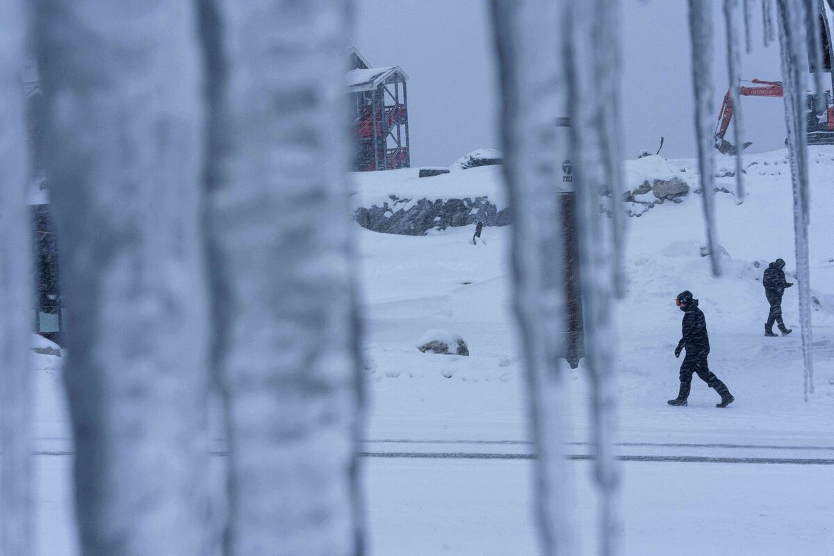 People walk through the snow in Nuuk, Greenland, on Monday. Lars Christian Brask, chair of Denmark's Foreign Policy and Security Council, pointed out that with only two roads, tanks would be useless in Greenland in the event of an invasion by the US. Photo: AP/Evgeniy Maloletka