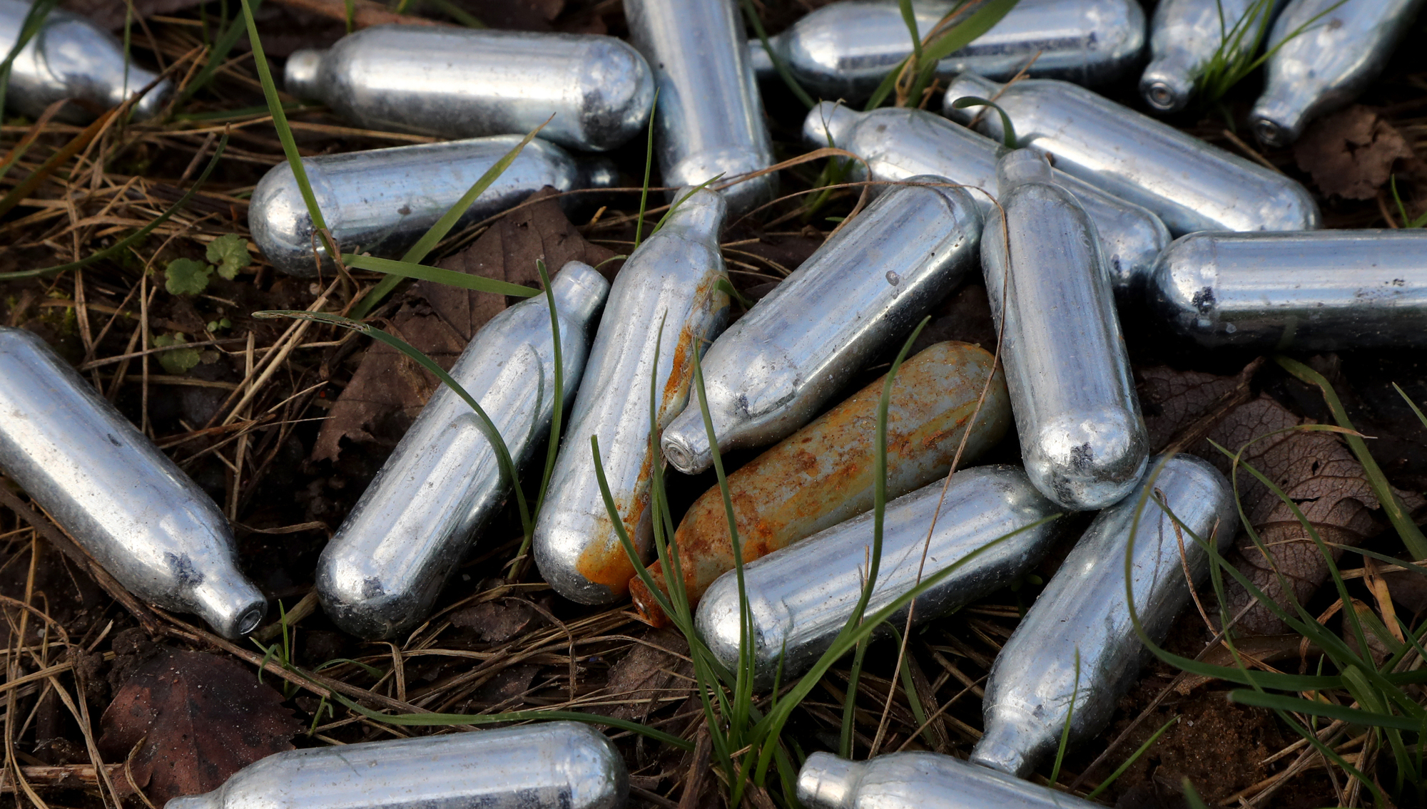Waste company collecting 3,000 used 'fast gas' canisters a week, drugs committee hears