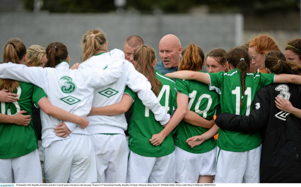  Republic of Ireland coach Dave Connell speaks to his players after an WU17 Friendly in 2015. Picture credit: Piaras Ó Mídheach / SPORTSFILE