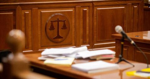 Balance sign in court