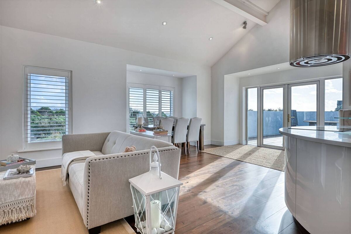 Open plan light-filled living