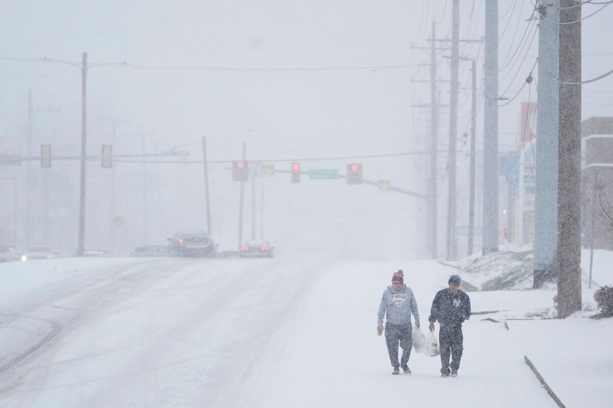 People walk through the snow during a winter storm Saturday, Jan. 24, 2026, in Nashville, Tenn. (AP Photo/George Walker IV) People walk through the snow during a winter storm Saturday, Jan. 24, 2026, in Nashville, Tenn. (AP Photo/George Walker IV)