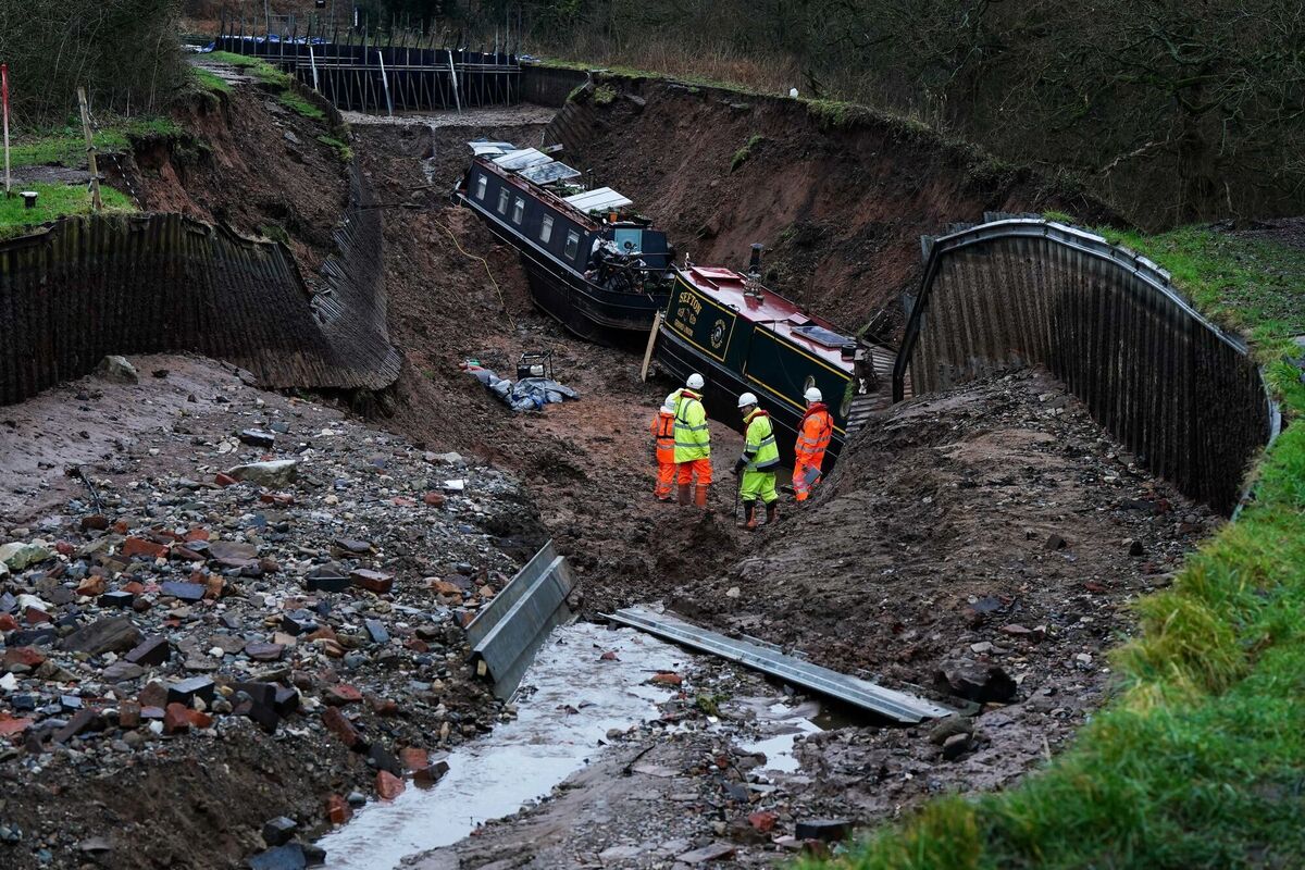 Waterways engineers inspect an area where two boats remain within a large 'sinkhole' which breached a canal in the Chemistry area of Whitchurch, Shropshire in December. Picture: Tuesday January 13, 2026: Jacob King/PA Wire