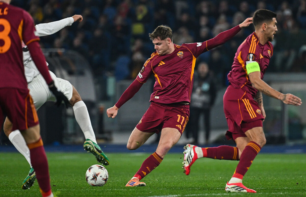 Ferguson takes a shot at goal. Pic: Giuseppe Fama/Inpho