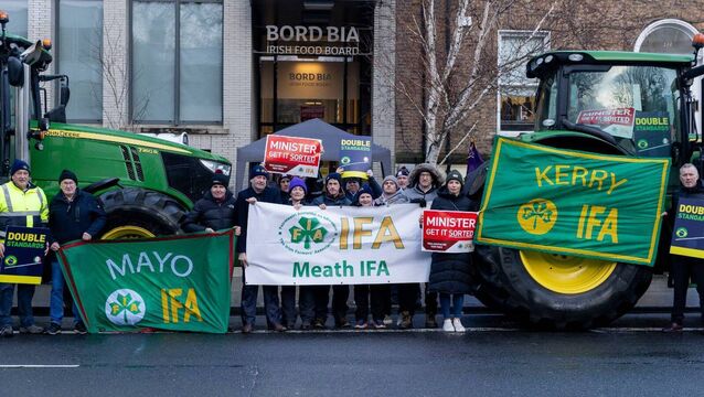 <p>IFA members protest outside Bord Bia Offices in Dublin. Picture: Finbarr O'Rourke</p>