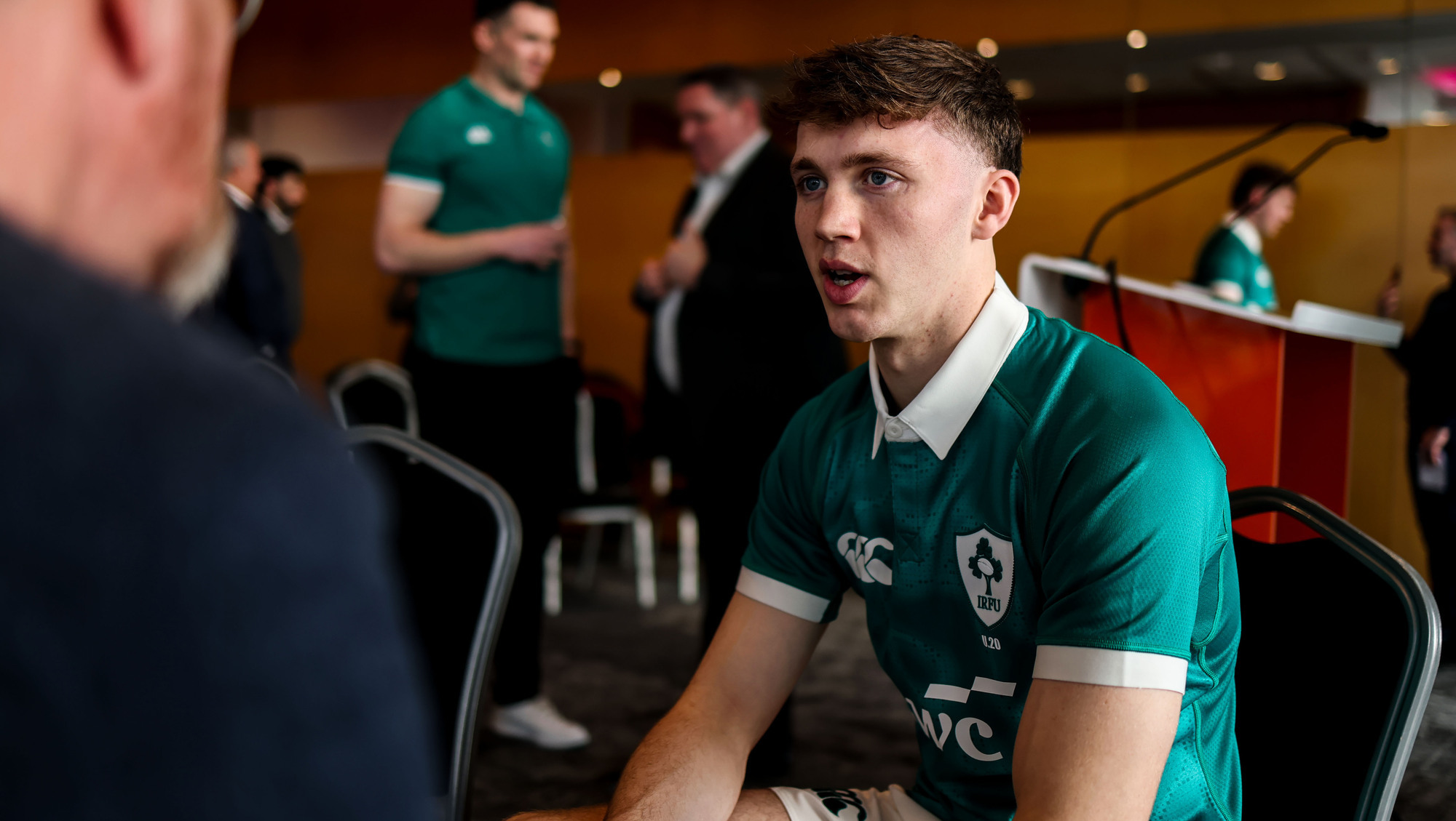 Munster boss Clayton McMillan 'sees a lot of Stephen Larkham' in teenager Tom Wood
