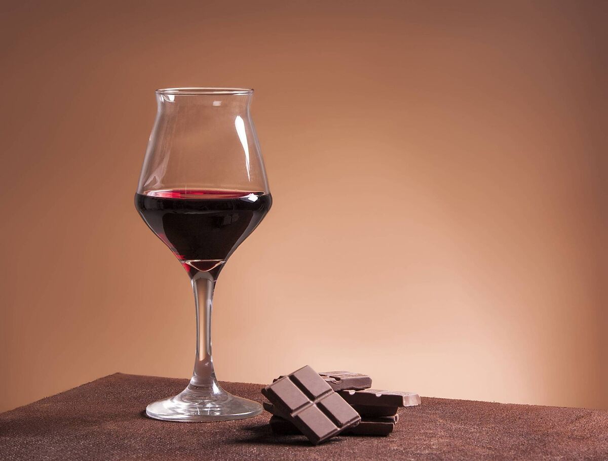 Red wine contains slightly more polyphenols, which are antioxidants with health benefits, than white wine. Photo: iStock