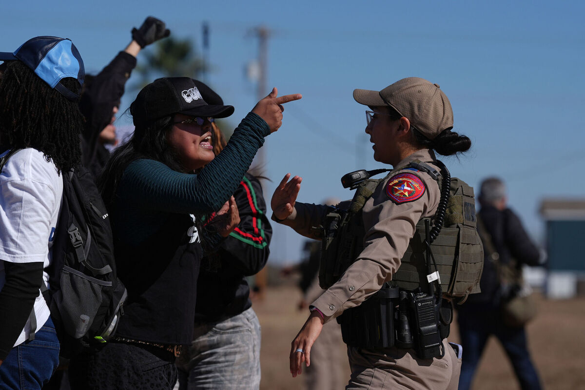 Protesters yell at a Texas state trooper outside the South Texas Family Residential Center detention facility where Liam Ramos and his father are being detained in Dilley, Texas, on Wednesday, January 28. Picture: Eric Gay/AP Protesters yell at a Texas state trooper outside the South Texas Family Residential Center detention facility where Liam Ramos and his father are being detained in Dilley, Texas, on Wednesday, January 28. Picture: Eric Gay/AP