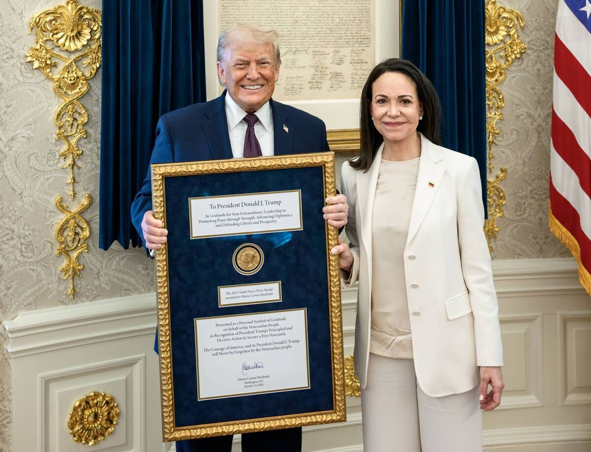 US president Donald Trump meets with MarÌa Corina Machado of Venezuela in the Oval Office during which she presented him with her Nobel Peace Prize.