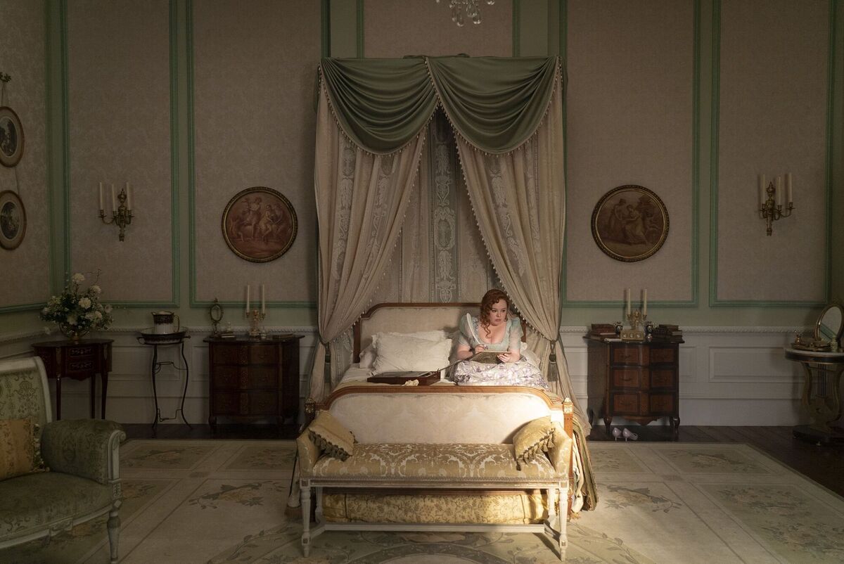  Georgian bedrooms typically had high ceilings and plenty of space to accommodate sleigh beds and drapery swags..