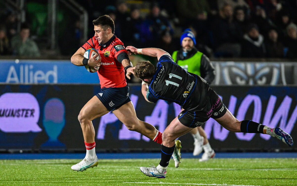 Dan Kelly of Munster scores a try despite the efforts of Ollie Smith of Glasgow Warriors. Pic: Rob Casey/Sportsfile Dan Kelly of Munster scores a try despite the efforts of Ollie Smith of Glasgow Warriors. Pic: Rob Casey/Sportsfile