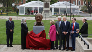 <p>(left to right) Former senator George Mitchell and his wife Heather MacLachlan, former US president Bill Clinton and his wife Hillary, former prime minister Tony Blair, Professor Ian Greer President and Vice-Chancellor of Queen's University Belfast (QUB) and Northern Ireland Secretary Chris Heaton-Harris, at the unveiling of a bust for the former senator, during the three-day international conference at Queen's University Belfast to mark the 25th anniversary of the Belfast/Good Friday Agreement. Picture date: Monday April 17, 2023.</p>