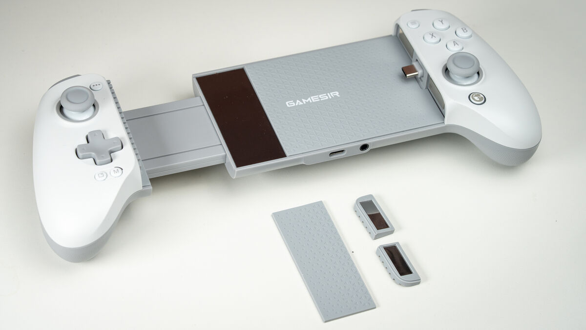 The wide 125–215 mm stretch design allows the GameSir G8 Plus MFi to securely fit large smartphones and even the iPad mini. Picture: Noel Campion.