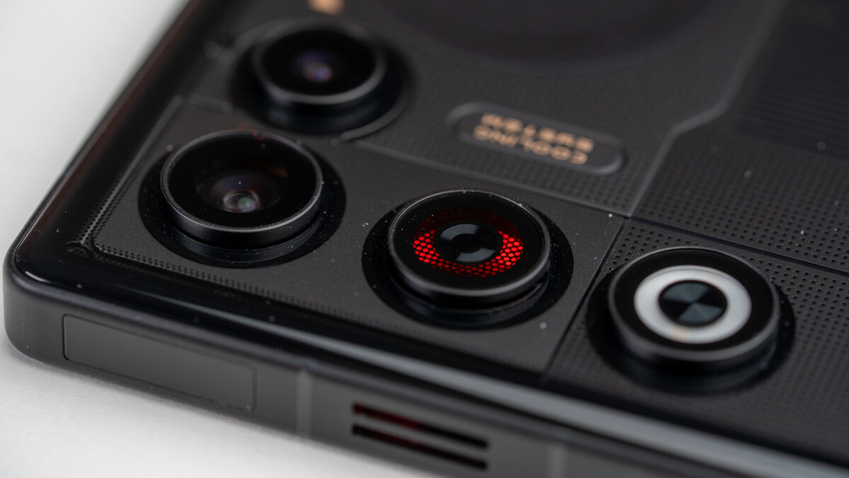 Magnetic shoulder triggers transform shooters and racing titles into a near-console experience on mobile. Picture: Noel Campion.