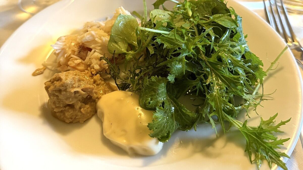 Yellow Bittern’s Crab with Homemade Mayonnaise and Winter Leaves