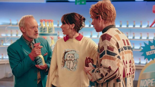 <p>Graham Norton, Taylor Swift and Domhnall Gleeson in the Opalite music video.</p>