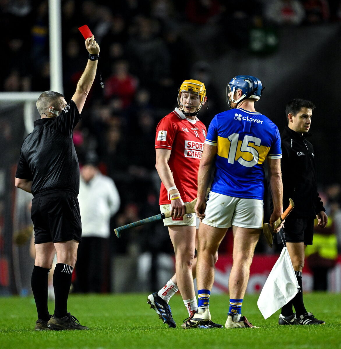 Referee Liam Gordon issues a red card to Shane Barrett of Cork and Jason Forde of Tipperary, in the 40th minute, during the Allianz Hurling League Division 1A match between Cork and Tipperary at SuperValu Páirc Ui Chaoimh in Cork. Photo by Ray McManus/Sportsfile
