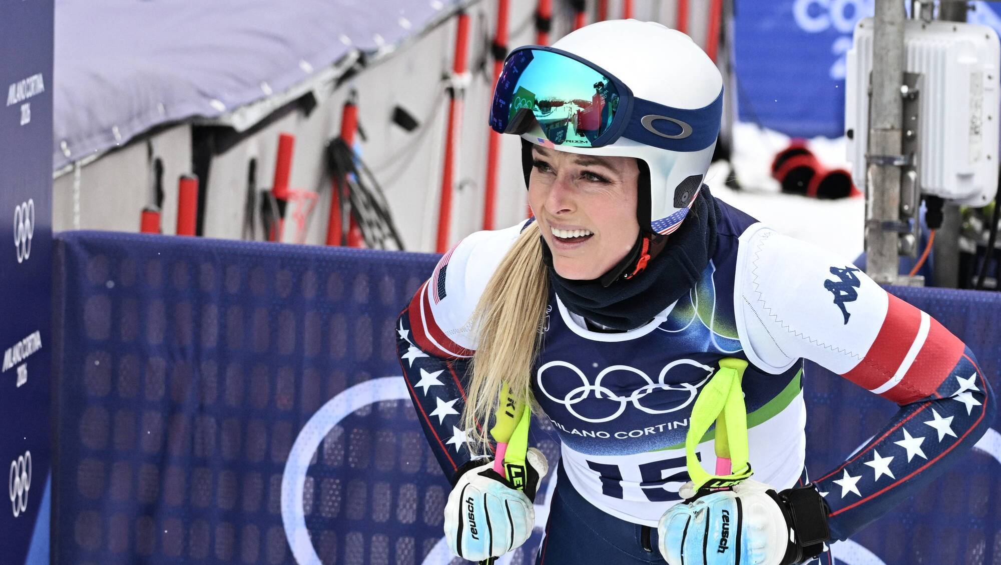 Lindsey Vonn crashes in Olympic downhill, taken away by helicopter as US teammate Johnson wins gold
