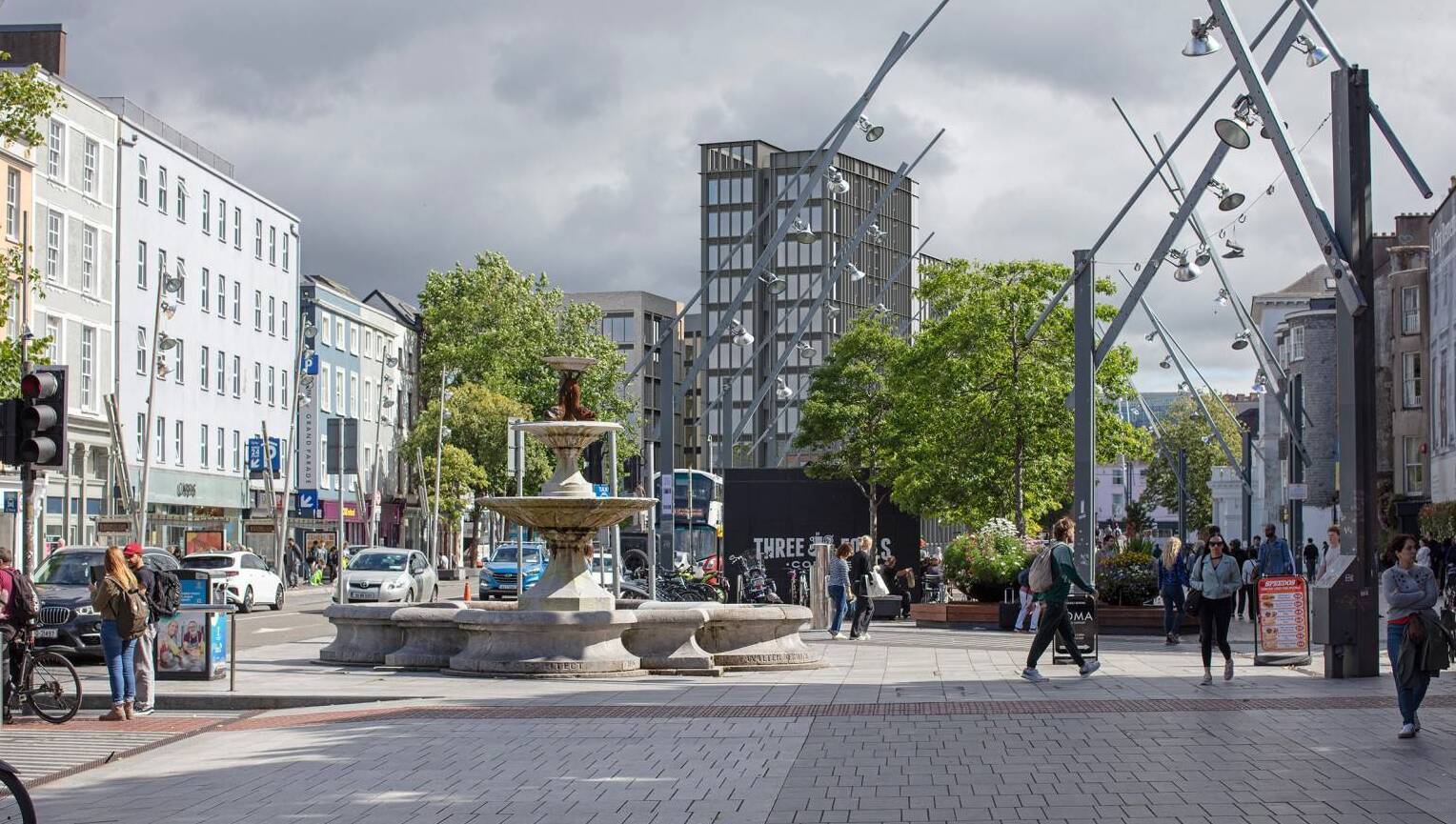 Students 'denied full college experience' by lack of apartments