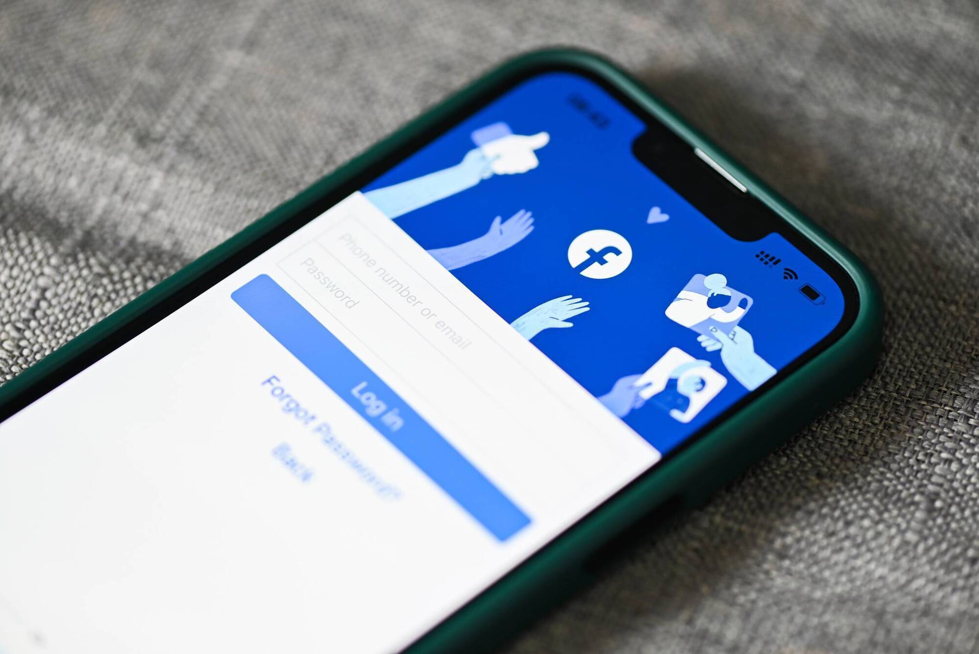Social media giants earned €36m from scam ads targeting Irish users