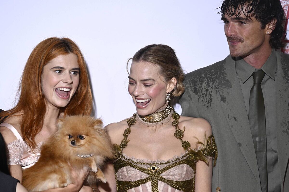 Cork actress Alison Oliver with her dog Bubbles, along with Margot Robbie and Jacob Elordi at the Wuthering Heights UK premiere at Leicester Square in London. (Photo by Gareth Cattermole/Getty Images)