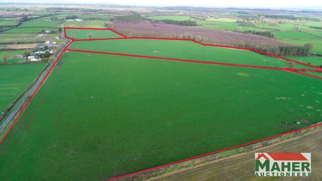 <p>The holding is in Ballinure, 12km from Cashel and 15km from Thurles.</p>