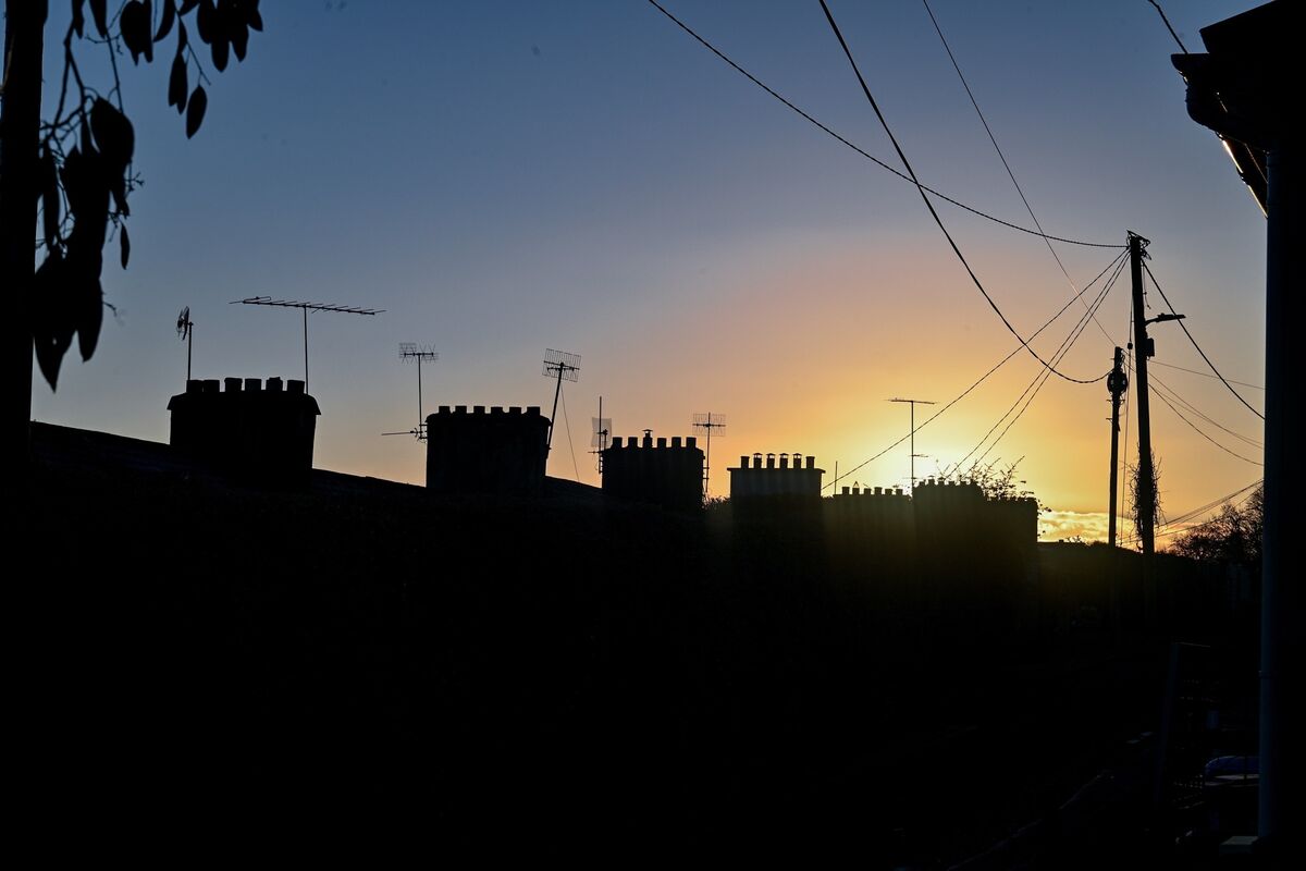 A winter sun rises behind a row of chimney pots in Passage West on Wednesday. Picture: Chani Anderson