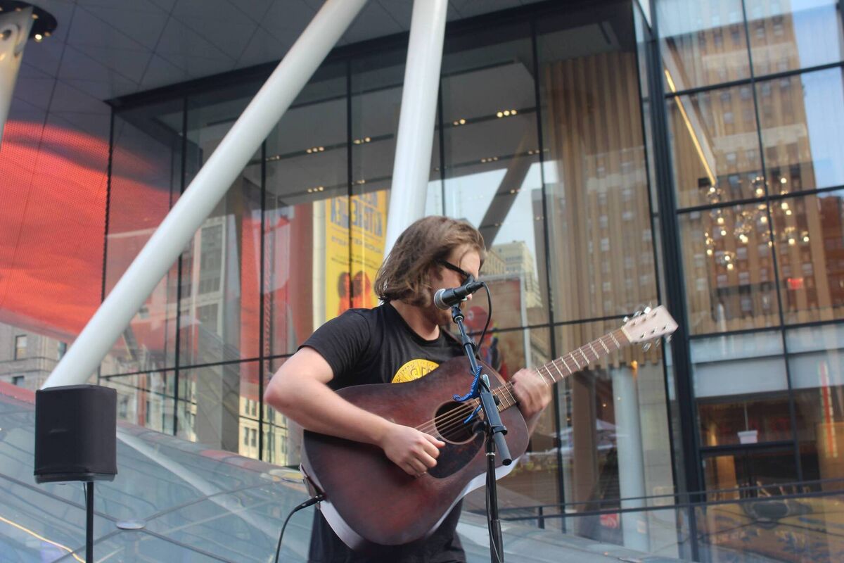 Podge Lane, performing a special show at Plaza 33 on the steps of the legendary Madison Square Garden, New York. 