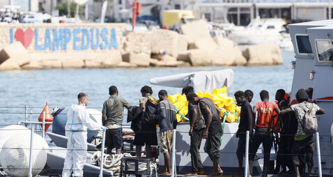 Italy to 'guarantee security of our borders' after bill approved allowing naval blockades