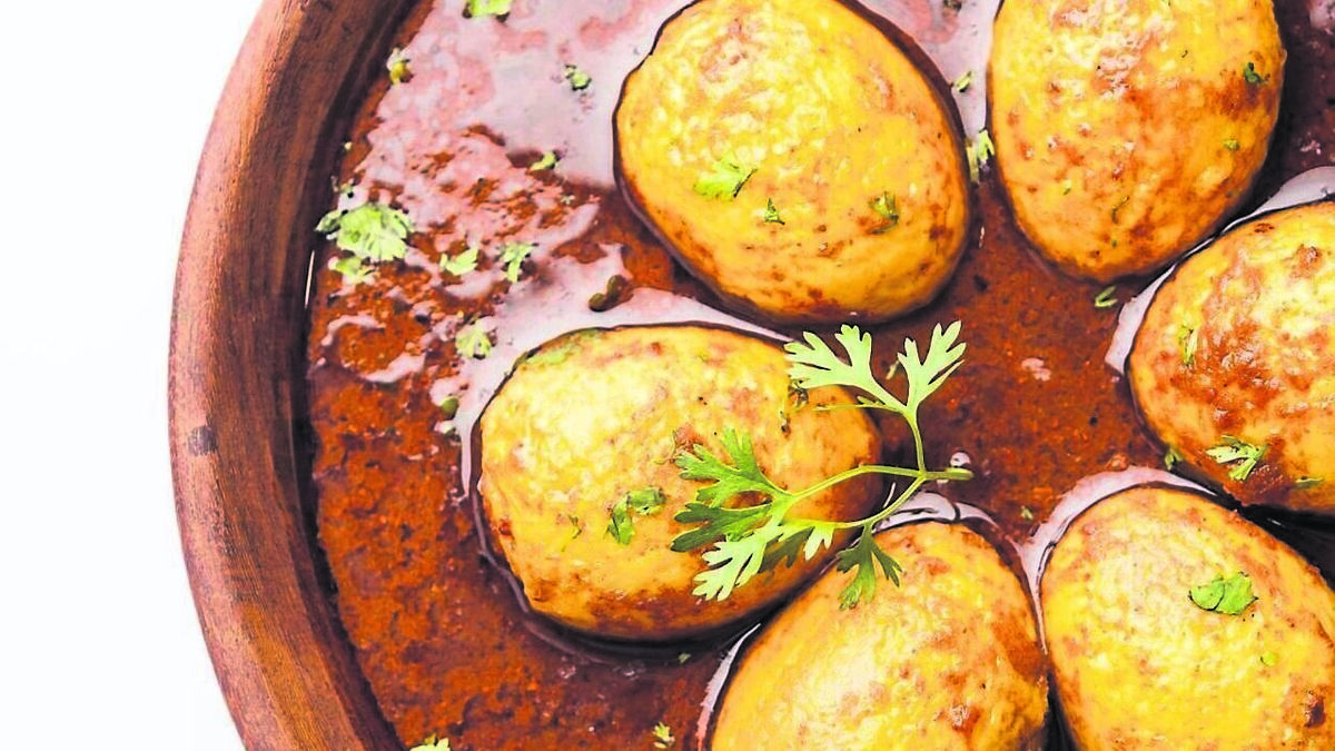 Egg Curry with Coconut Sambal and Flatbread