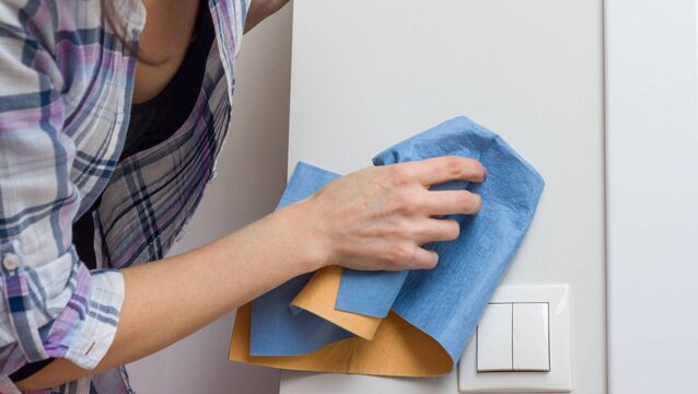 <p> Using a white microfibre or cotton cloth, work it over the problem areas of the walls lightly. Ensure you don’t over-wet the cloth at any point. </p>