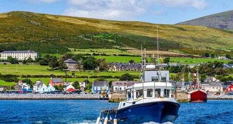 Boat tour leaving Dingle harbour for Fungie Dolphin watching