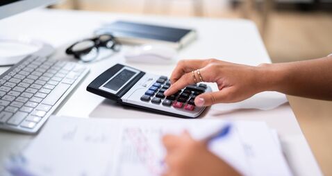 Calculating Company Business Expense Invoice And Budgeting
