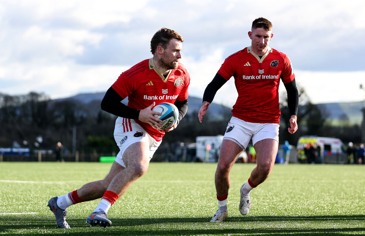 Munster's Sean O'Brien runs in to score his side's first try. Pic: ©INPHO/Dan Clohessy