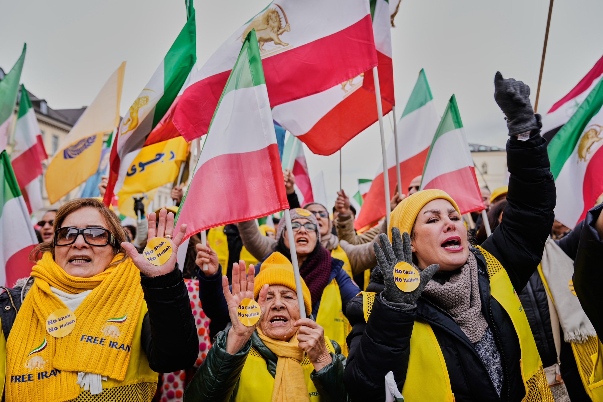 Exiled crown prince calls for global day of action to support protests in Iran