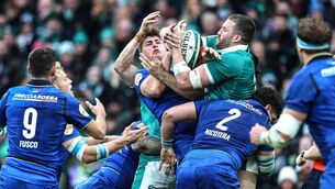 <p>Italy's Leonardo Marin and Ireland's Stuart McCloskey contest for the high ball. Pic: INPHO</p>