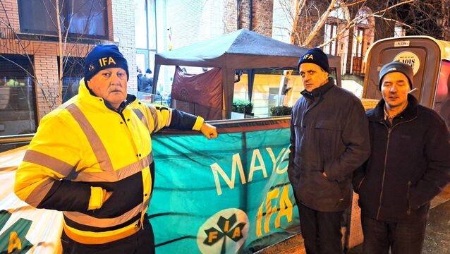 <p>(Left to right) Roy O Brien Mayo /Galway IFA rep, Brendan Golden Connaught IFA chairman and Alan Petrie, pictured outside the Bord Bia HQ in Dublin.</p>