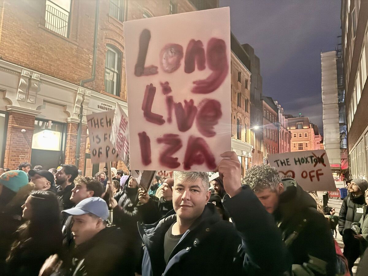 People attend a protest outside the Hoxton Hotel in Dublin, objecting to an injunction the hotel, on Exchequer Street has sought against a late-night venue Yamamori Izakaya on South Great George's Street over noise issues. Picture: Bairbre Holmes/PA Wire People attend a protest outside the Hoxton Hotel in Dublin, objecting to an injunction the hotel, on Exchequer Street has sought against a late-night venue Yamamori Izakaya on South Great George's Street over noise issues. Picture: Bairbre Holmes/PA Wire
