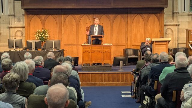 <p>Dr Richard Murray addressing the congregation (PCI/PA)</p>