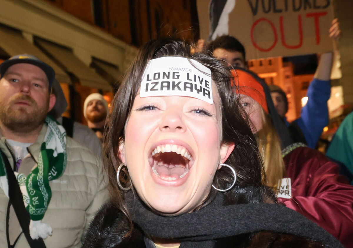 People gathered on the junction of Exhequer Street and Dame Court for an outside clubbing and protest event, following legal action by the Hoxton Hotel seeking an injunction against neighbouring live music venue Yamamori Izakaya. Picture: Leah Farrell / RollingNews.ie
