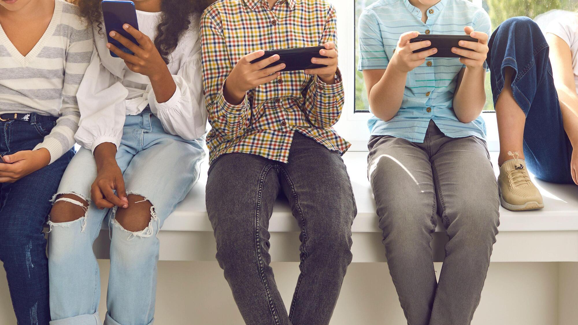 Social media 'well down the list' of factors impacting youth mental health, experts say