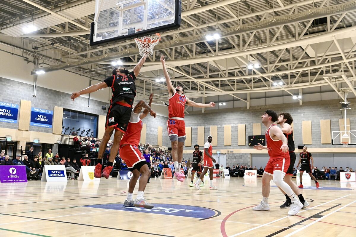  Latavious Mitchell scores for Ballincollig. Pic: Larry Cummins