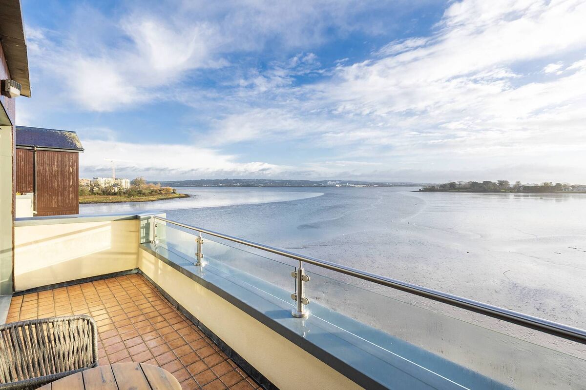 Wide estuary views from the balcony Wide estuary views from the balcony
