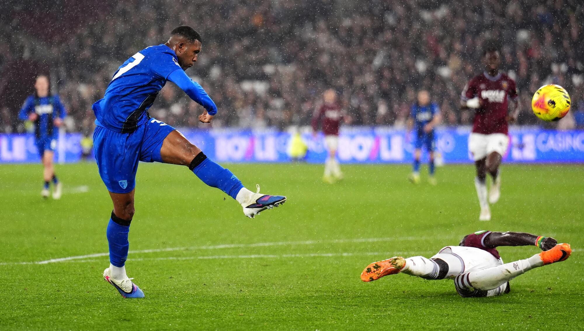 Hammers lament Bowen's late miss as they miss chance to ease relegation fears