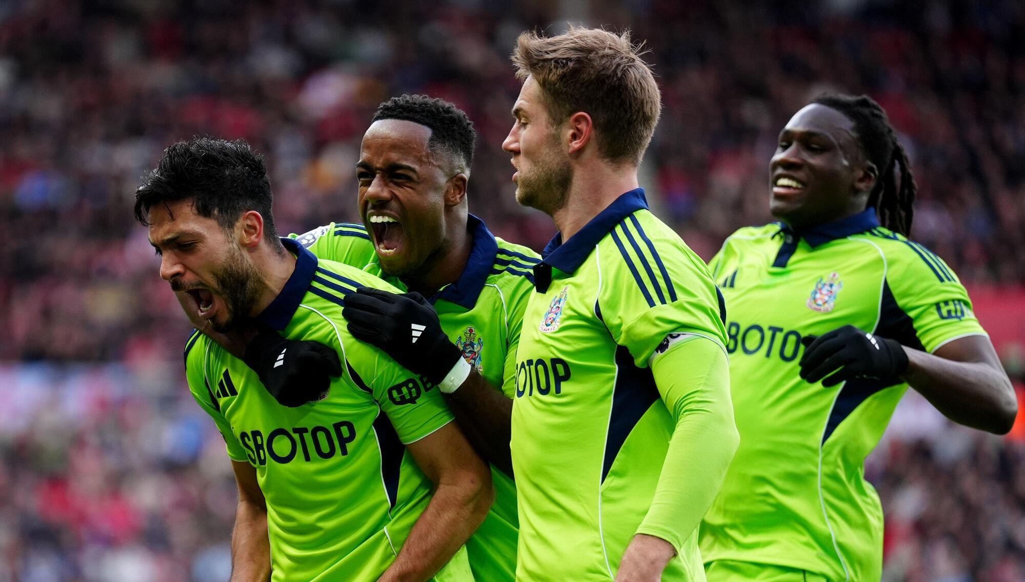 Jimenez's rapid-fire double downs Black Cats to snap Fulham out of slump 