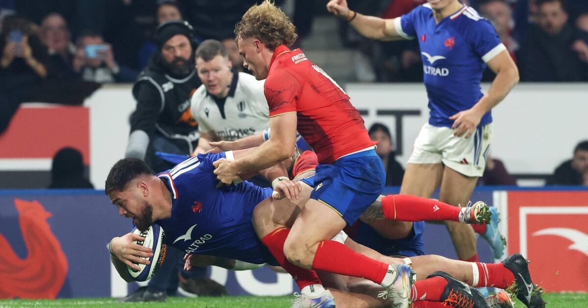 Five-try France start fast and power past Italy to keep Grand Slam on track