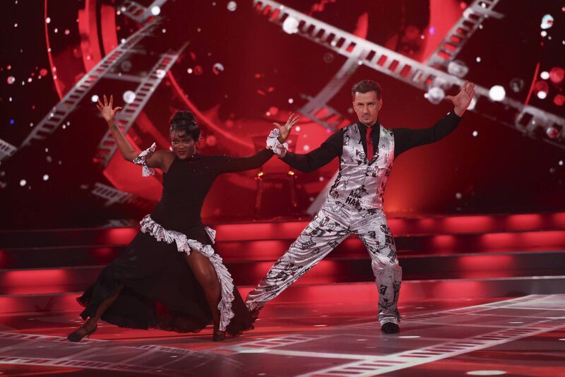 Singer Tolü Makay nailed the tango