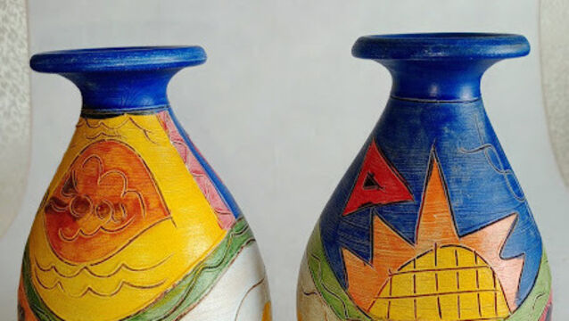<p>Valerie Allen will bring these retro vases to the Cork Antiques Fair.</p>
