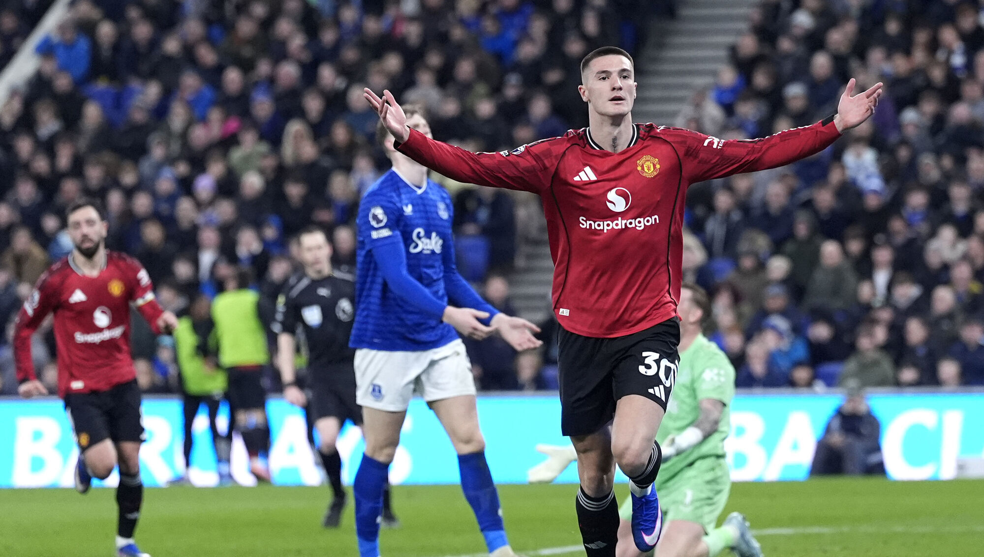 Super sub Sesko strikes for Manchester United victory over Everton