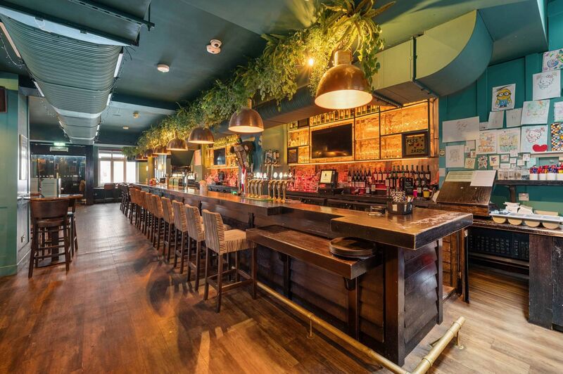 Paddy the Farmers interior.